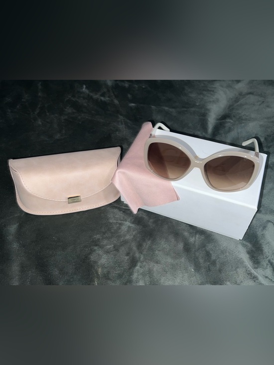 **AUTHENTIC CHLOE NWOT SUNGLASSES** No scratches or blemishes. ?